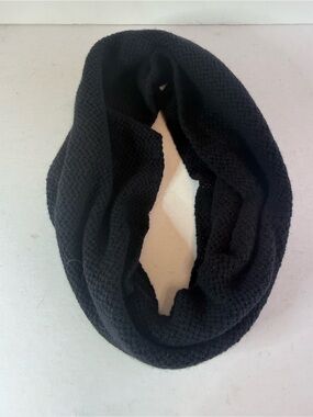 🖤Neiman Marcus Cashmere Infinity Scarf🖤